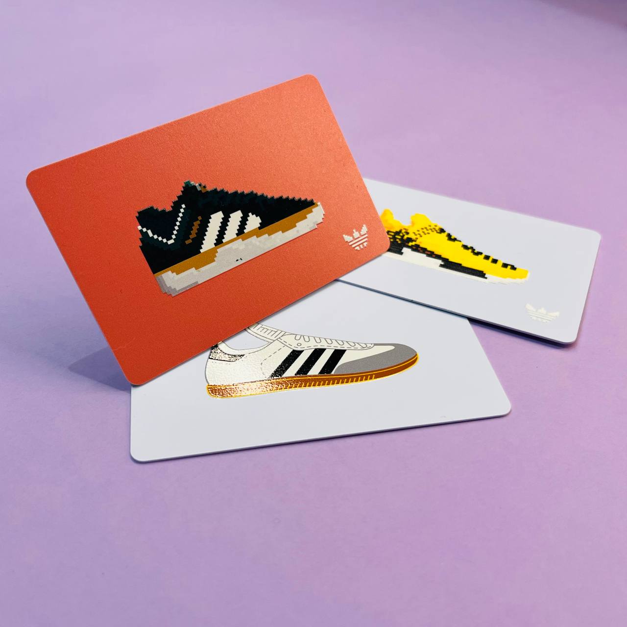 Подарочная карта с выборочной лакировкой для магазина кроссовок