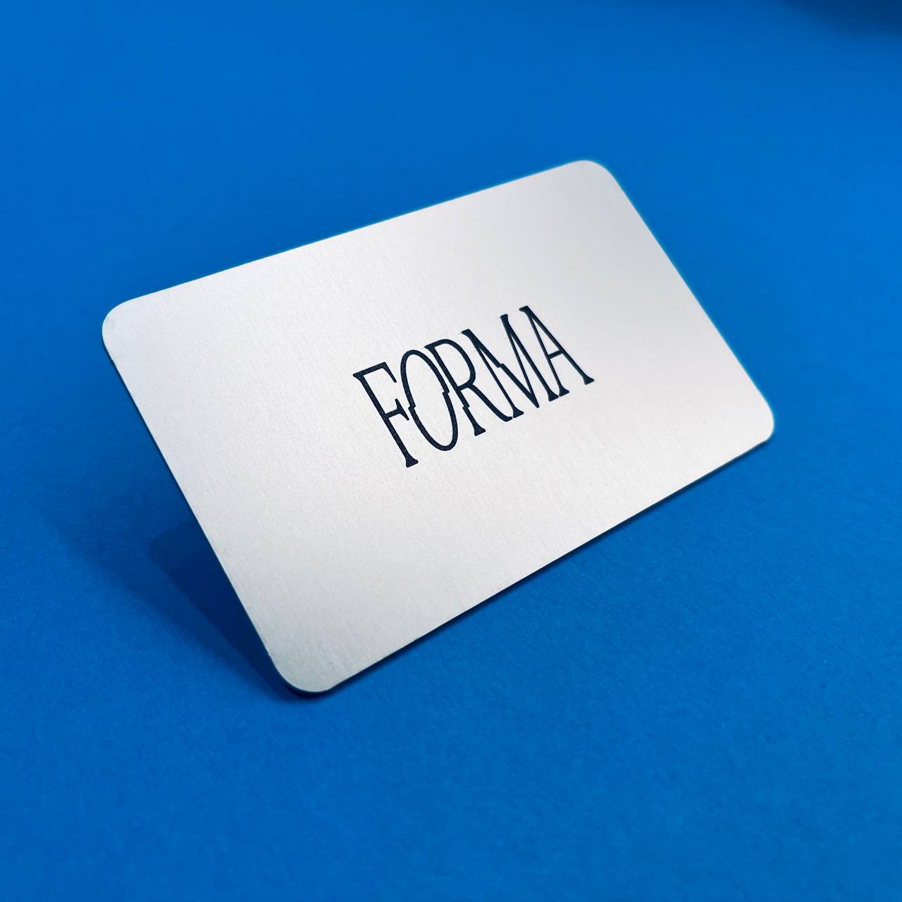 Металлическая клиентская именная карта из алюминия с пескостройной обработкой