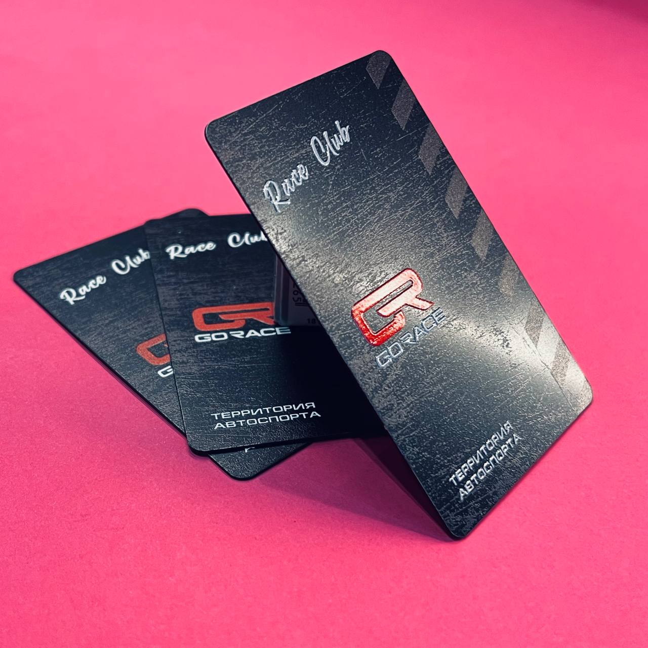 Объемный логотип на карте лояльности Черная в массе карта лояльности с нанесением объемного логотипа