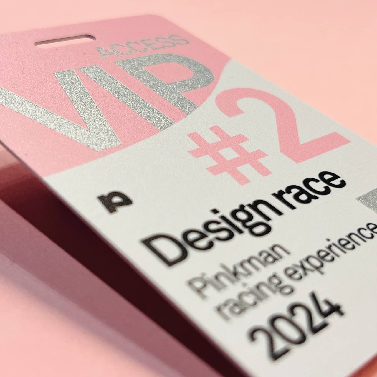 Пластиковый бейд с прямоугольным отвертием