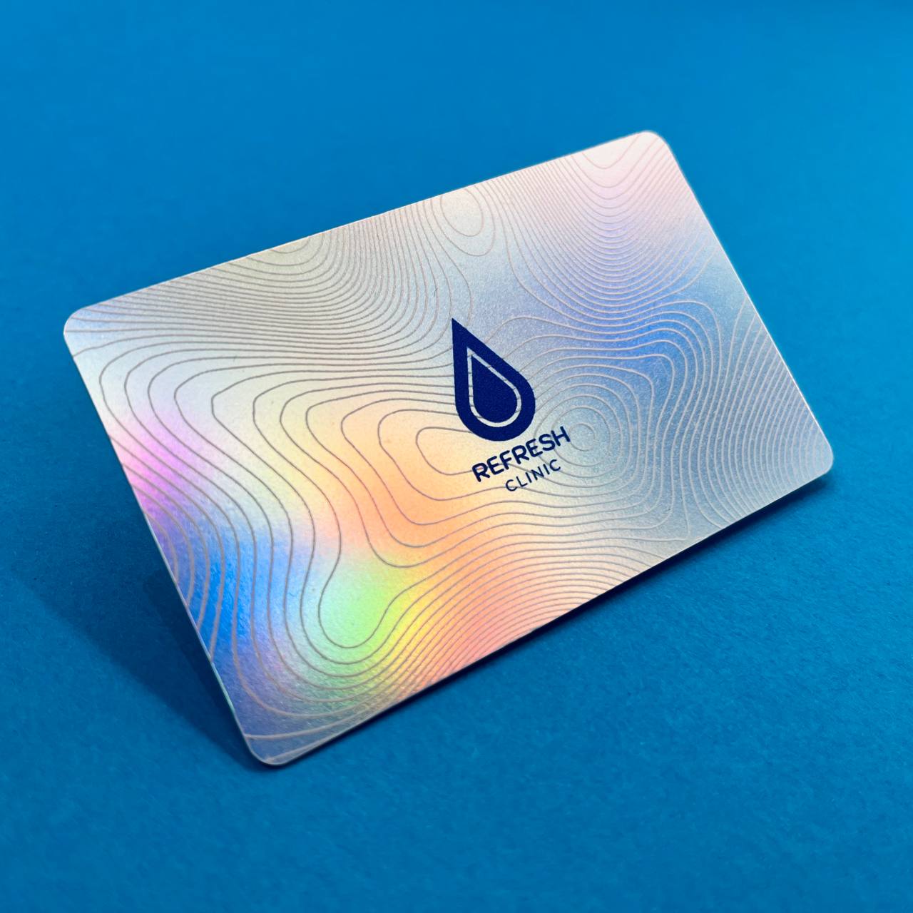 Голографическая подарочная карта Подарочная карта на голографическом матовом пластике с тактильными элементами