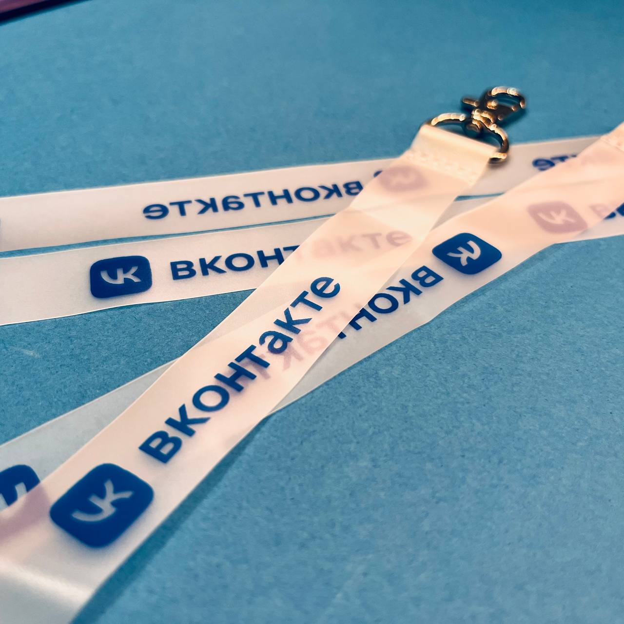 Прозрачная лента для бейджа Прозрачна лента для бейджей с печатью логотипа на заказ